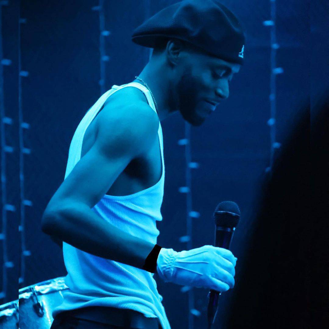 Kaiser Unique performing live